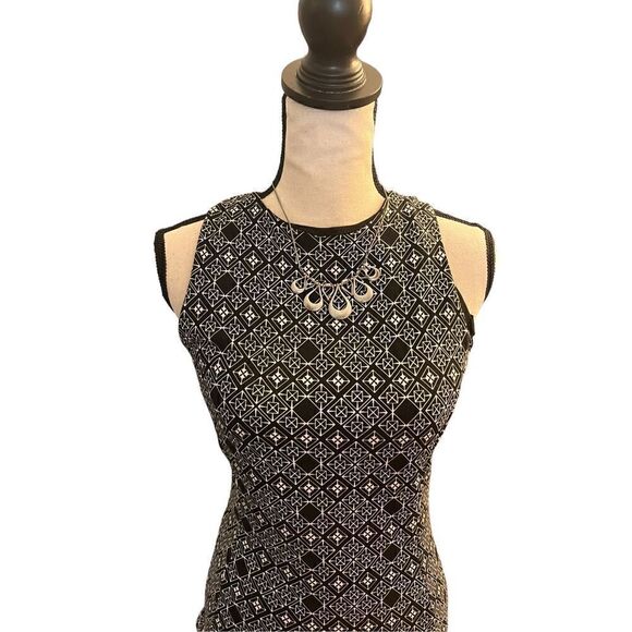 H & M black and white diamond patterndress, size small/petite, zipper back, good - Picture 2 of 4